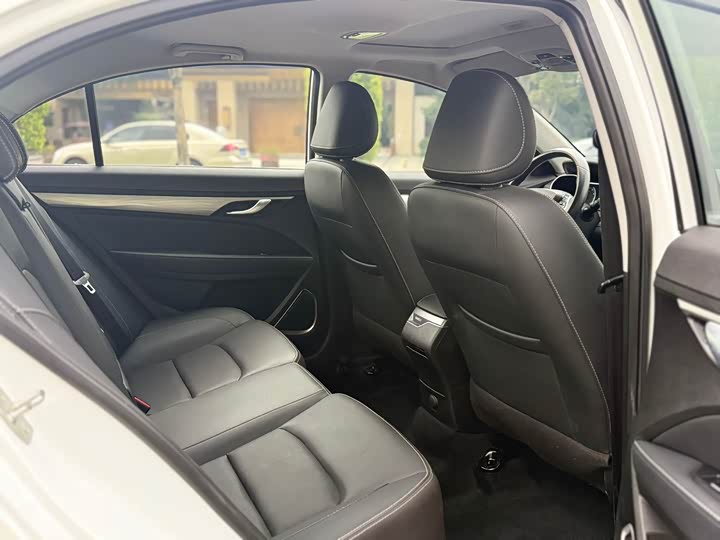 Emgrand 2020 1.5L - CVT - 18,800 km - Image 12