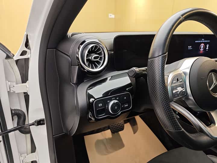 A-Class 2021 A 200 L 1.3T - Automatic - 83,500 km - Image 11