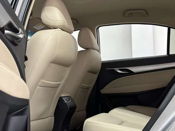 Emgrand 2018 1.5L - CVT - 60,000 km - Image 7