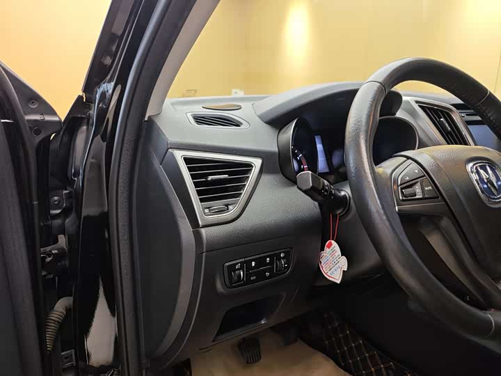 CS75 2014 2.0L - Manual - 128,000 km - Image 11