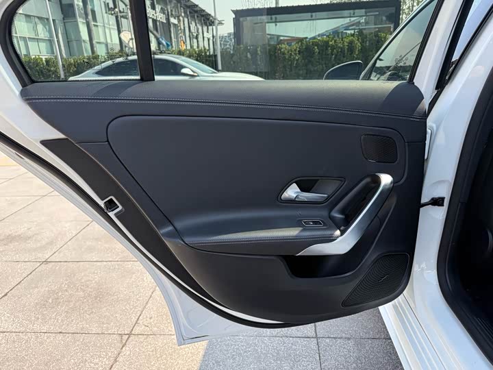A-Class 2019 A 200 L 1.3T - Automatic - 113,000 km - Image 11