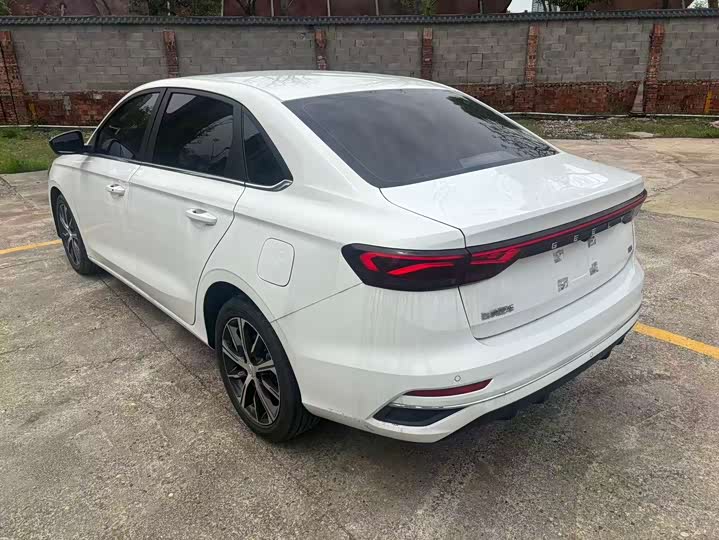 Emgrand 2022 1.5L - CVT - 41,000 km - Image 5