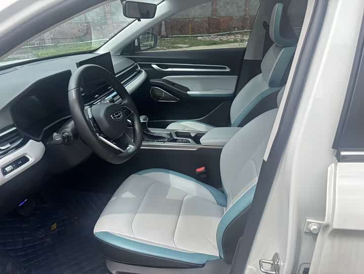 Emgrand 2022 1.5L - CVT - 41,000 km - Image 8