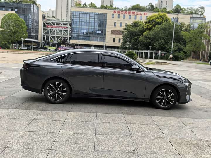 Lamore 2023 1.5T - Automatic - 30,000 km - Image 2