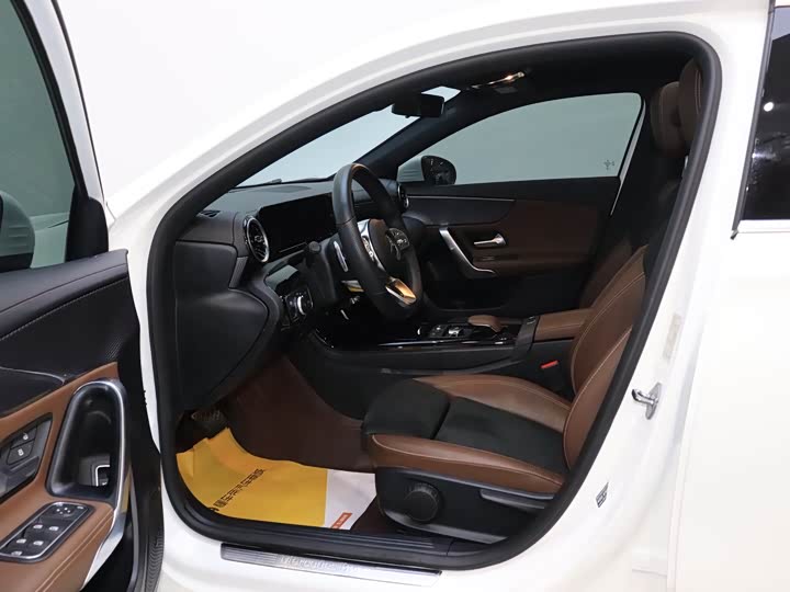A-Class 2019 A 180 L 1.6T - Automatic - 26,000 km - Image 6