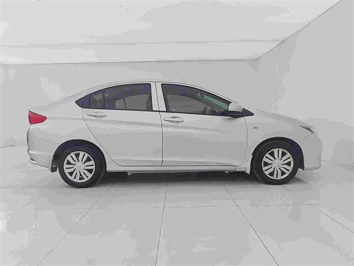 City 2015 1.5L - CVT - 40,000 km - Image 3