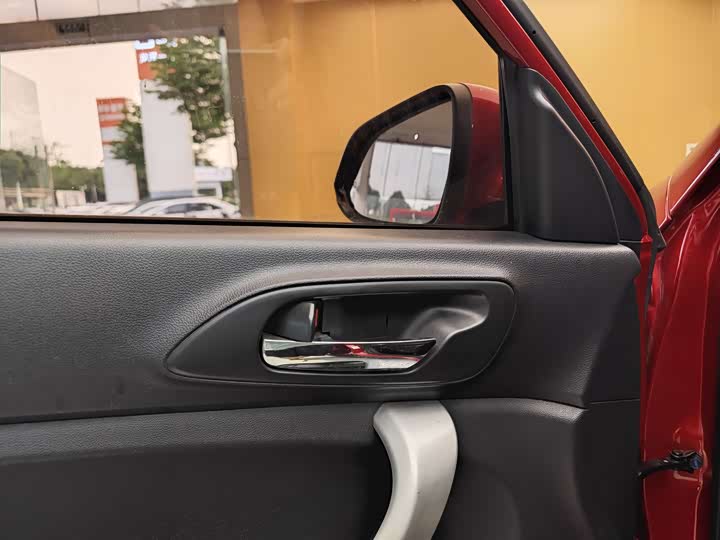 CS35 2016 1.6L - Manual - 98,000 km - Image 8