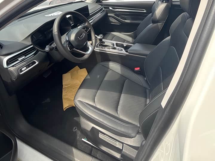 Emgrand 2022 1.5L - CVT - 31,000 km - Image 9