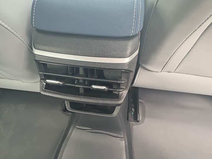 Emgrand 2022 1.5L - CVT - 46,000 km - Image 11