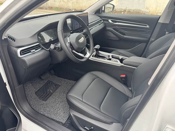 Emgrand 2022 1.5L - CVT - 28,000 km - Image 4