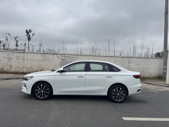 Emgrand 2022 1.5L - CVT - 28,000 km - Image 7