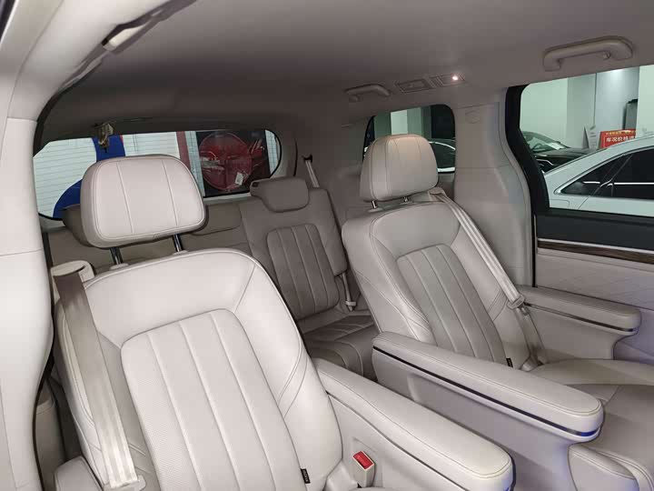 M8 2018 M8 320T - Automatic - 70,000 km - Image 9