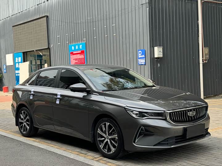 Emgrand 2022 1.5L - CVT - 18,000 km - Image 3