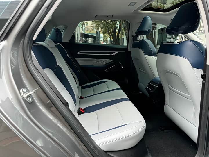 Emgrand 2022 1.5L - CVT - 18,000 km - Image 5