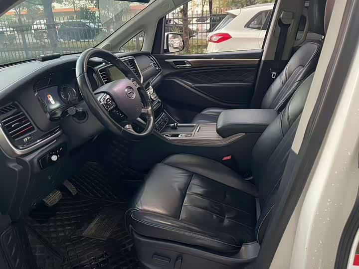M8 2018 M8 320T - Automatic - 60,000 km - Image 9