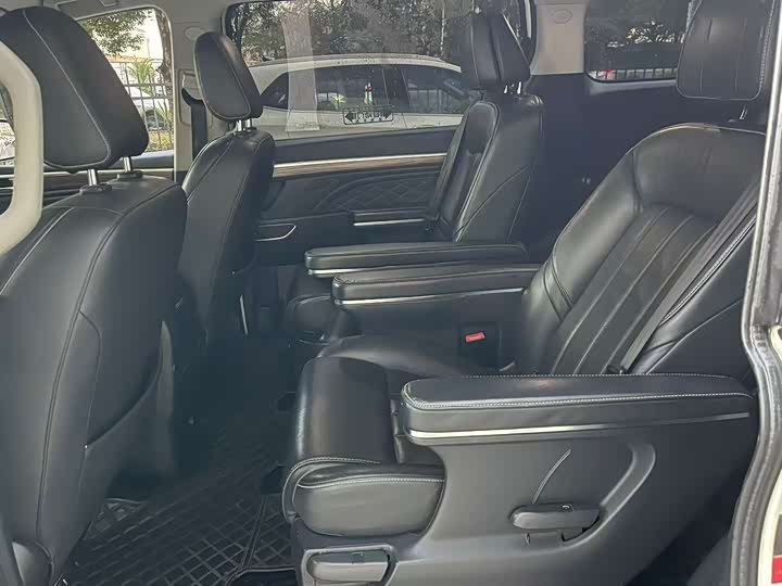 M8 2018 M8 320T - Automatic - 60,000 km - Image 7