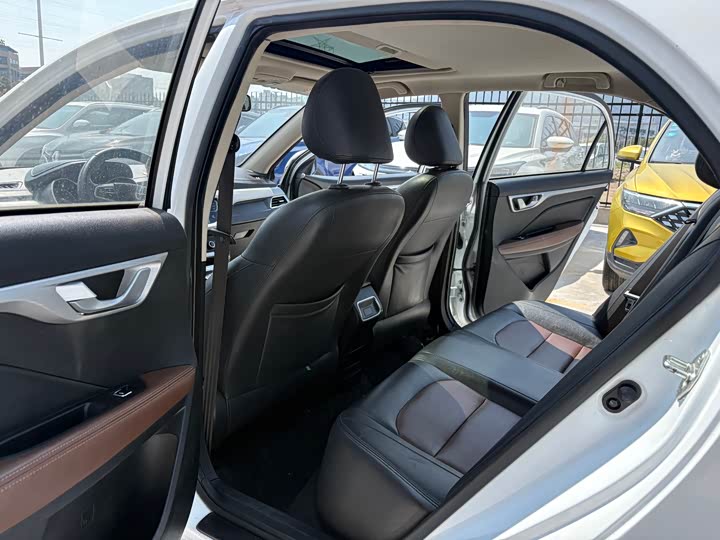 Vision 2018 1.5L - Automatic - 51,000 km - Image 12
