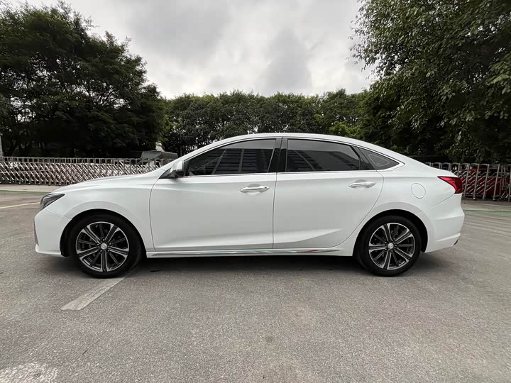 Raeton CC 2022 1.5T - Automatic - 30,000 km - Image 4