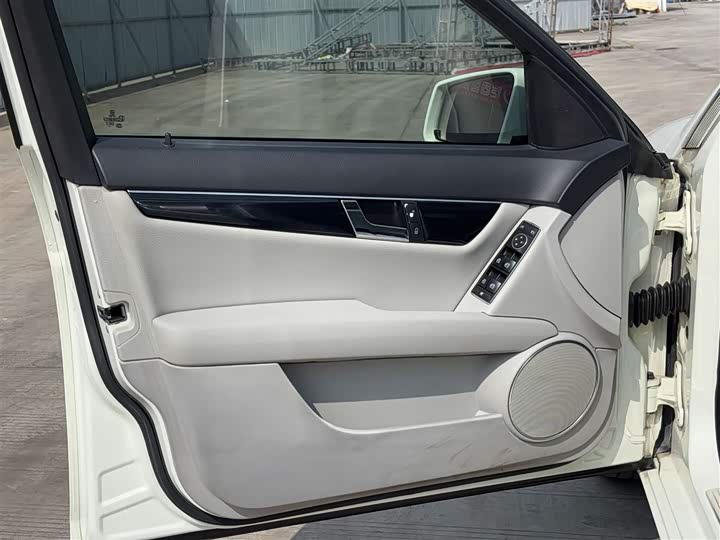 C-Class 2013 C 180 1.6T - Automatic - 180,000 km - Image 5