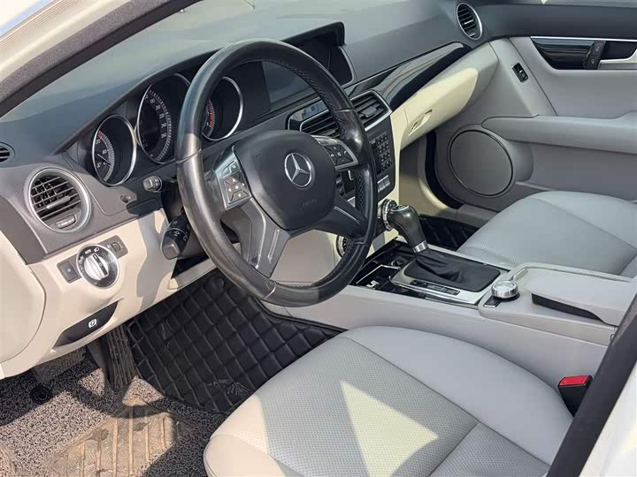 C-Class 2013 C 180 1.6T - Automatic - 180,000 km - Image 4