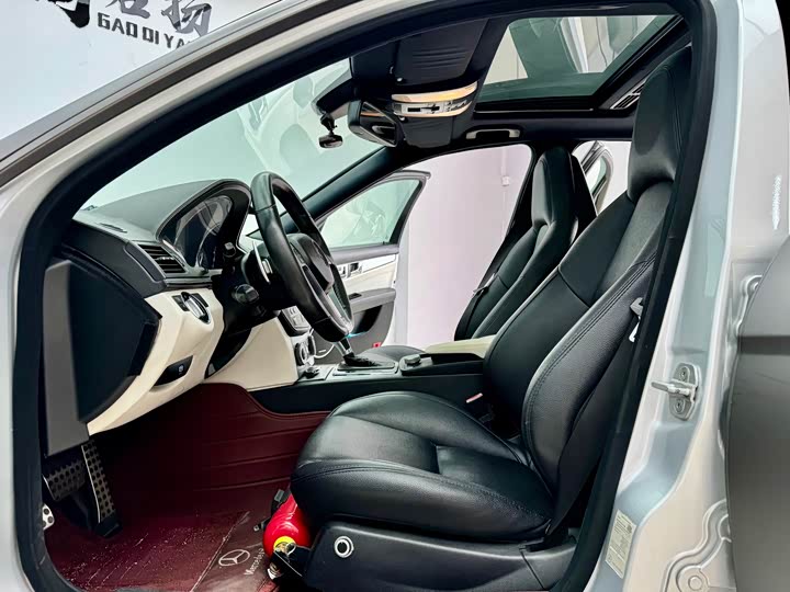 C-Class 2010 AMG C 63 1.6T - Automatic - 100,000 km - Image 6