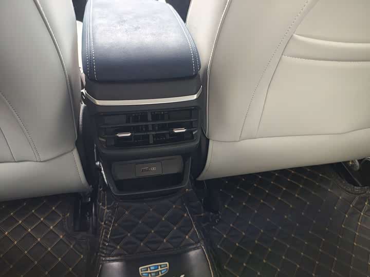 Emgrand 2022 1.5L - CVT - 42,000 km - Image 11