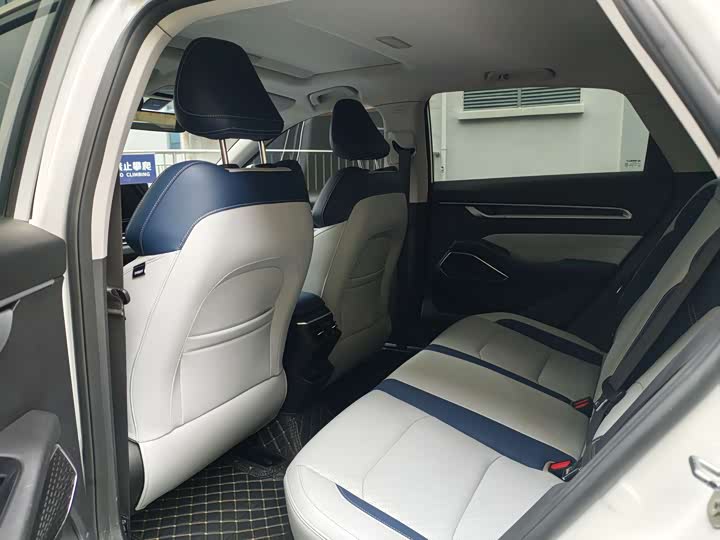 Emgrand 2022 1.5L - CVT - 42,000 km - Image 10
