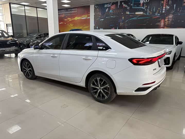 Emgrand 2022 1.5L - CVT - 12,700 km - Image 4