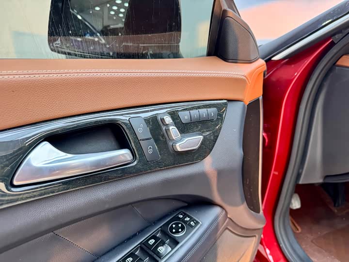 CLS 2015 S 320 2.0T - Automatic - 100,000 km - Image 7