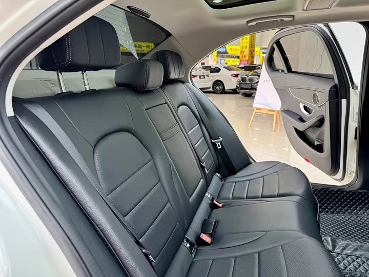 C-Class 2017 C 200 L 1.3T - Automatic - 80,000 km - Image 12