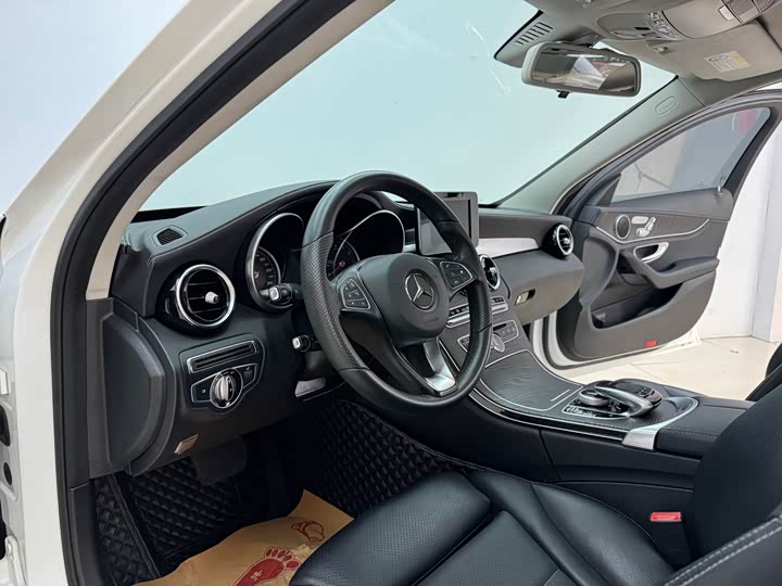 C-Class 2017 C 200 L 1.3T - Automatic - 80,000 km - Image 6