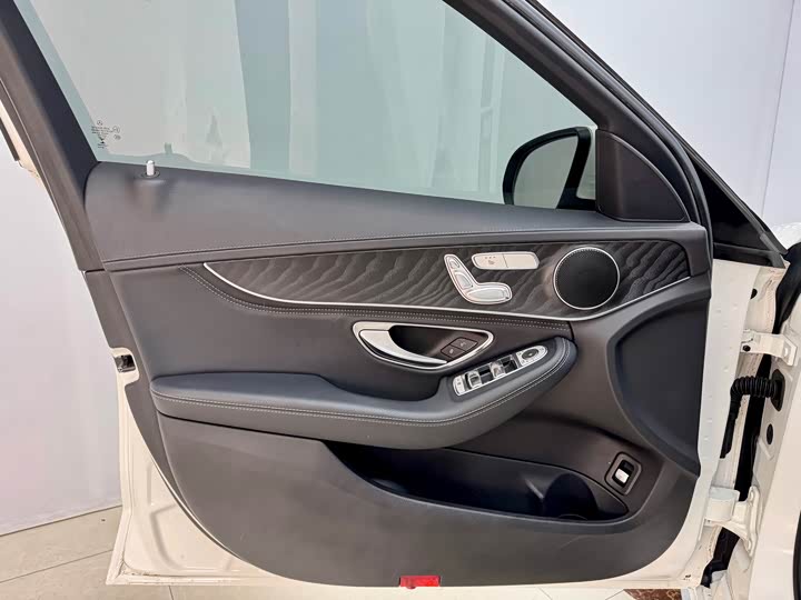 C-Class 2017 C 200 L 1.3T - Automatic - 80,000 km - Image 7