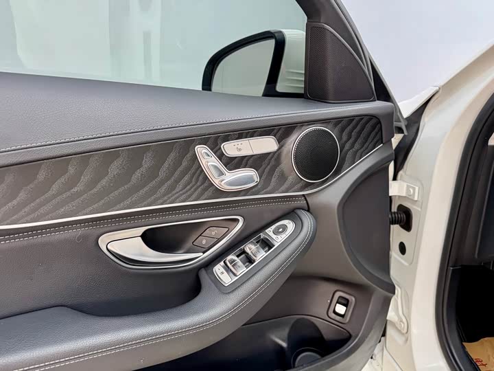 C-Class 2017 C 200 L 1.3T - Automatic - 80,000 km - Image 8