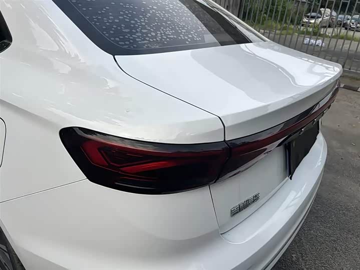 Emgrand 2022 1.5L - CVT - 32,000 km - Image 4