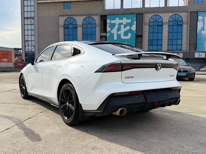 UNI-V 2022 1.5T - Automatic - 33,800 km - Image 7