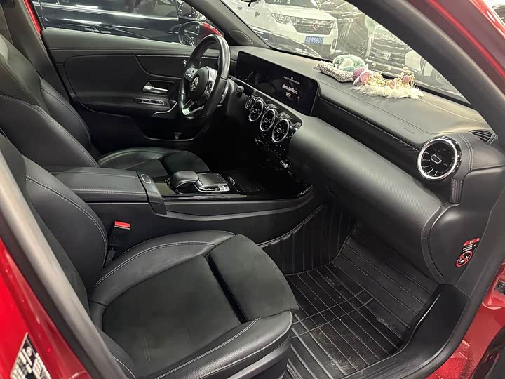 A-Class 2019 A 200 L 1.3T - Automatic - 42,000 km - Image 4