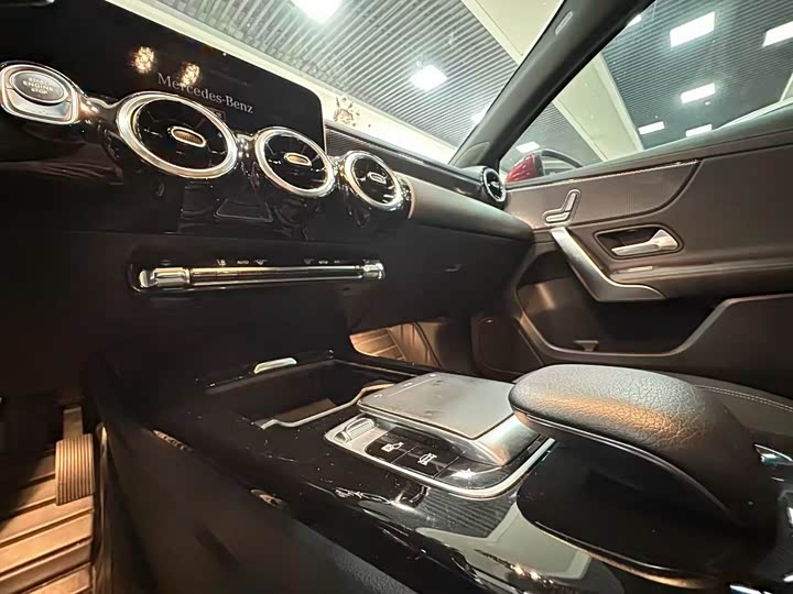 A-Class 2019 A 200 L 1.3T - Automatic - 42,000 km - Image 6