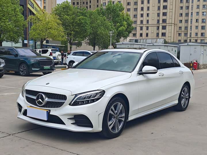 C-Class 2020 C 200 L 1.3T - Automatic - 40,000 km - Image 2