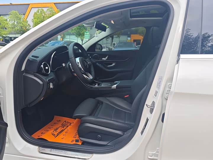 C-Class 2020 C 200 L 1.3T - Automatic - 40,000 km - Image 4