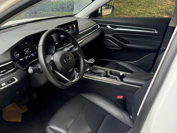 Emgrand 2022 1.5L - CVT - 30,000 km - Image 4