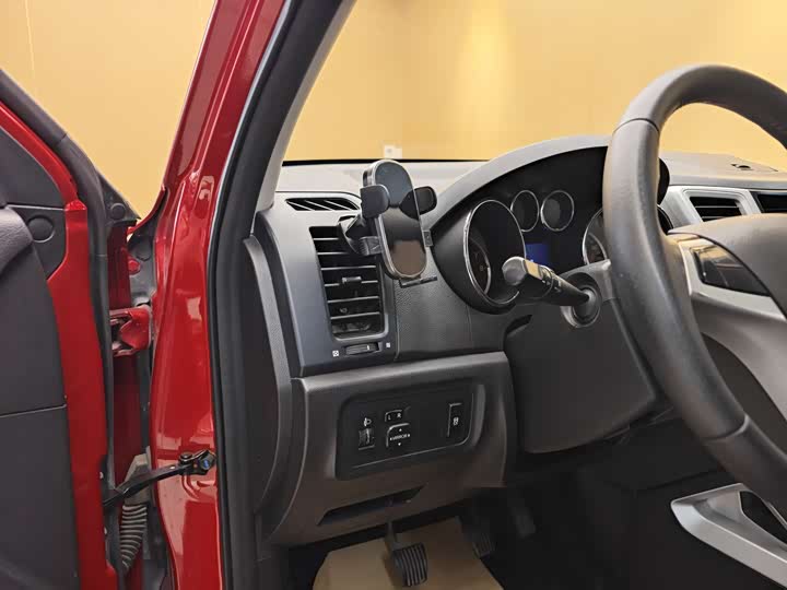 CS35 2016 1.6L - Manual - 98,000 km - Image 11