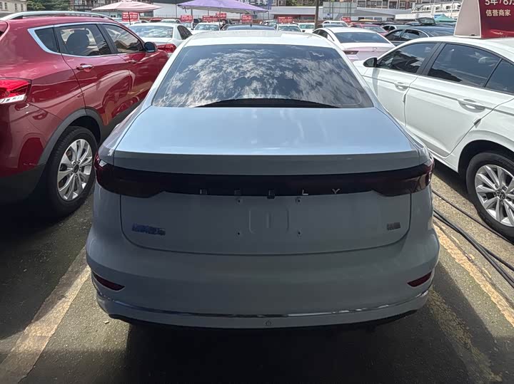 Emgrand 2022 1.5L - CVT - 31,000 km - Image 4
