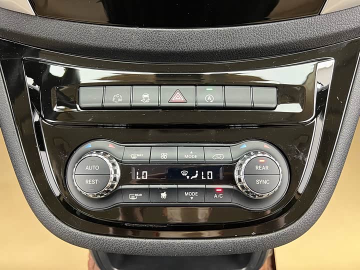 Vito 2016 2.0T 2.0T - Automatic - 66,000 km - Image 12