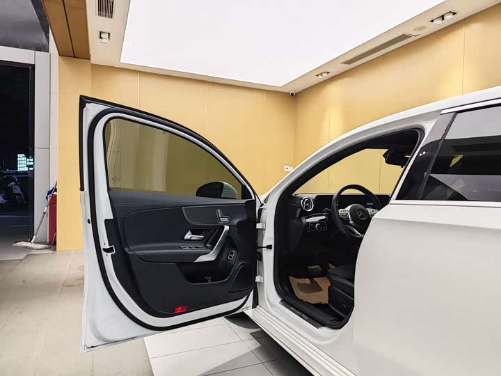 A-Class 2021 A 200 L 1.3T - Automatic - 83,500 km - Image 6