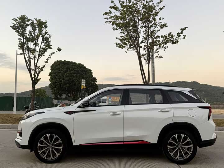 CS75 2020 CS75PLUS 1.5T - Automatic - 20,000 km - Image 3