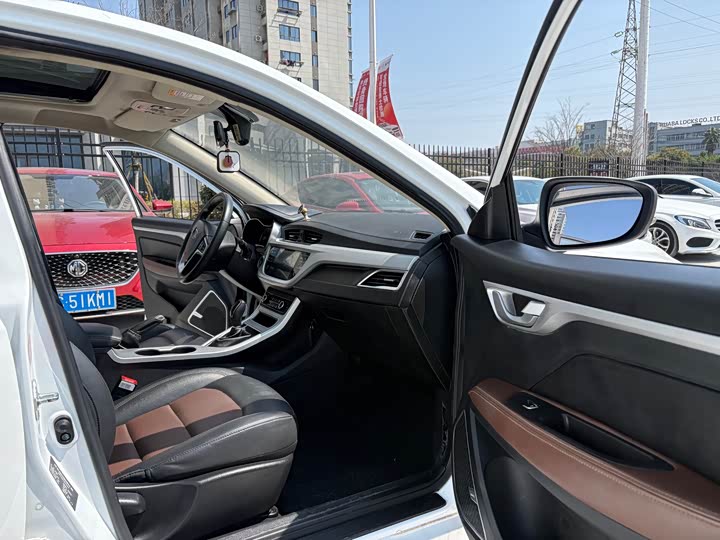 Vision 2018 1.5L - Automatic - 51,000 km - Image 11