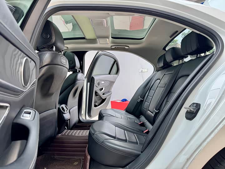 C-Class 2018 C 200 L 1.3T - Automatic - 100,000 km - Image 10