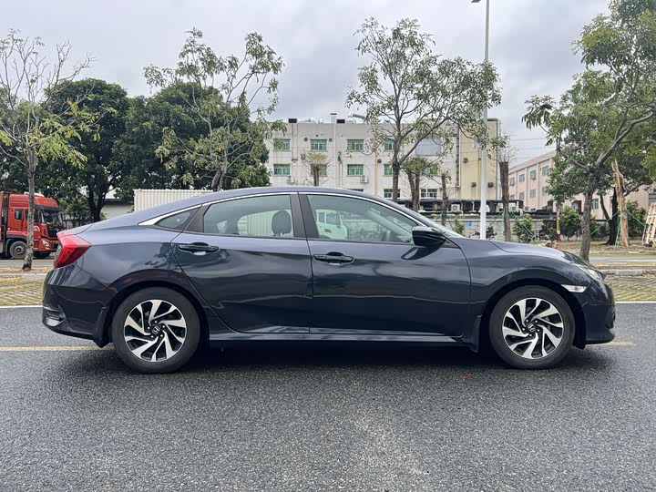 Civic 2016 1.5T - CVT - 102,000 km - Image 7