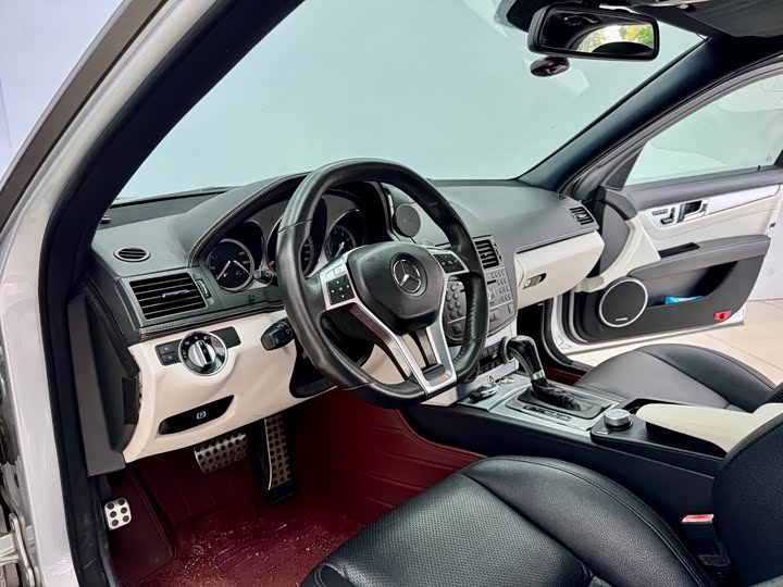 C-Class 2010 AMG C 63 1.6T - Automatic - 100,000 km - Image 7