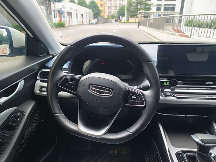 Emgrand 2022 1.5L - CVT - 42,000 km - Image 8